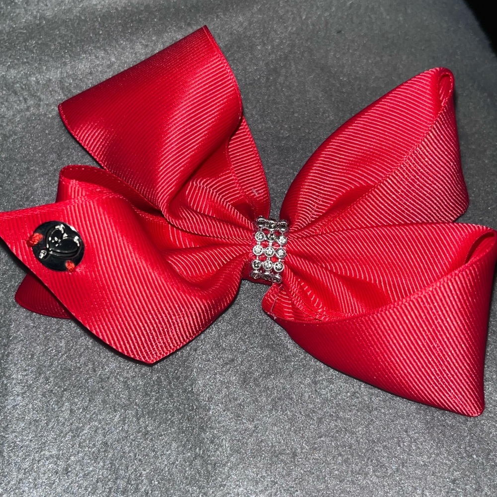 Red bow clip